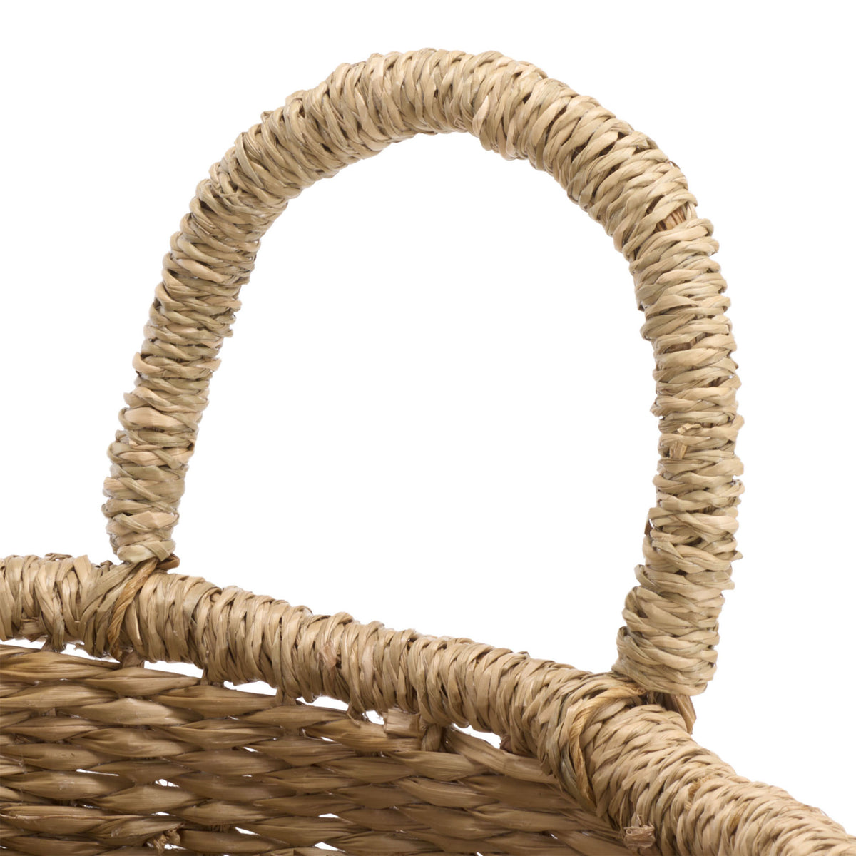 A wrapped seagrass loop handle offers an easy grip above the tightly woven basket rim. || STG1827A-SET3 || handle_studio