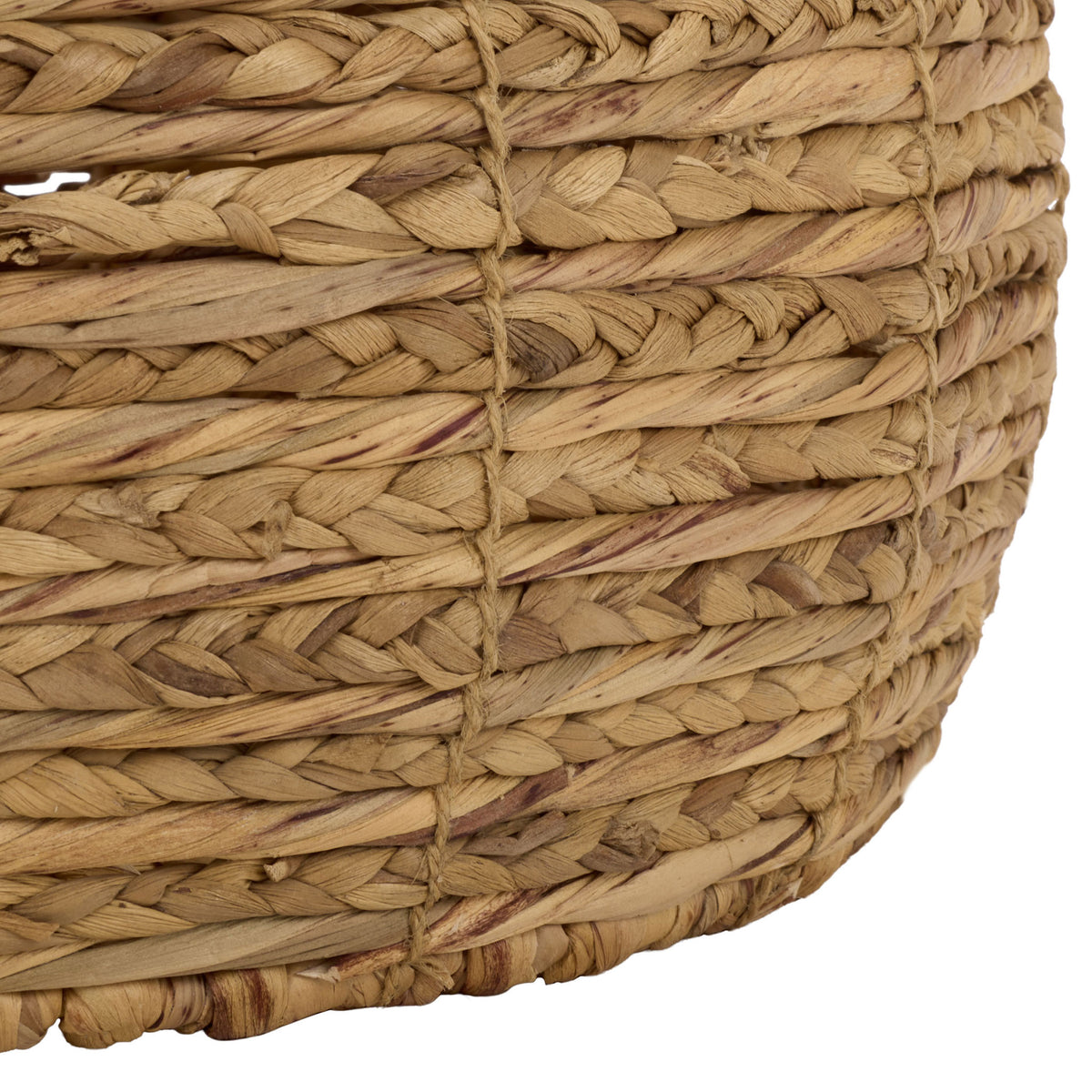 A tightly woven lower edge gives the rounded natural-fiber basket a sturdy finish. || STG1832A-SET2 || leg_studio