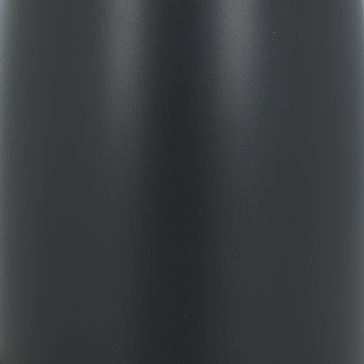 Even matte black finish creates a smooth, contemporary surface || STG8500A || swatch_studio