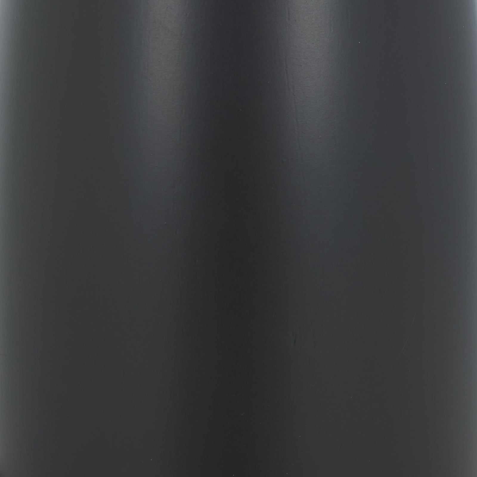 Even matte black finish creates a smooth, contemporary surface || STG8500A || swatch_studio