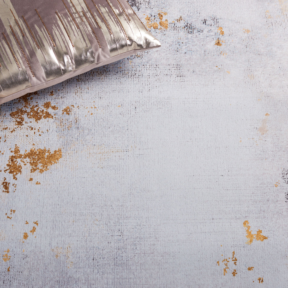Muted gray field with warm gold flecks for a lived-in, modern look || TAC805F-5 || detail_room