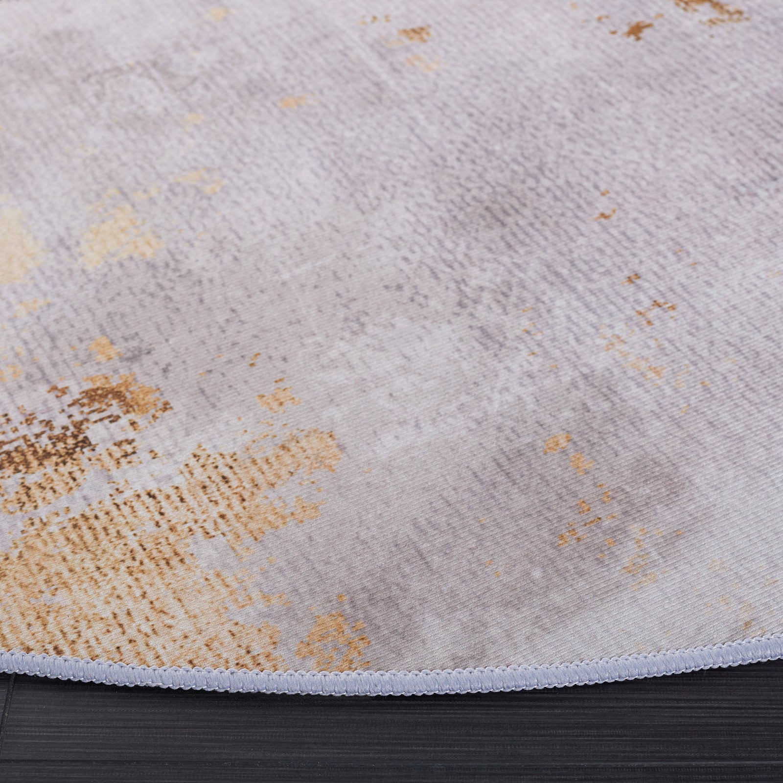 Neatly serged edge and soft low pile in gray and gold abstract tones || TAC805F-6R || detail_room
