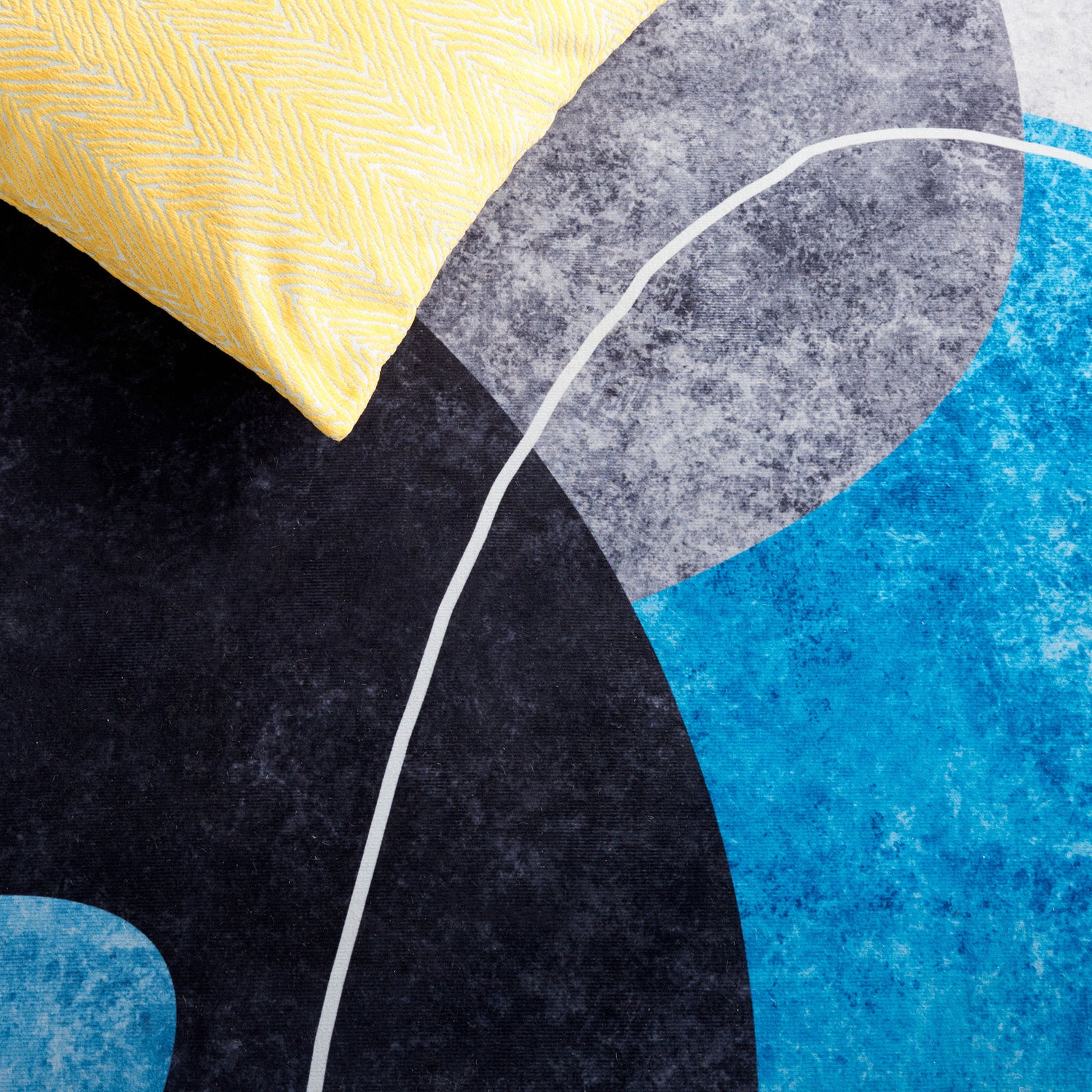 Soft, velvety pile with crisp white linework and vivid blue tones || TAC837G-5 || detail_room