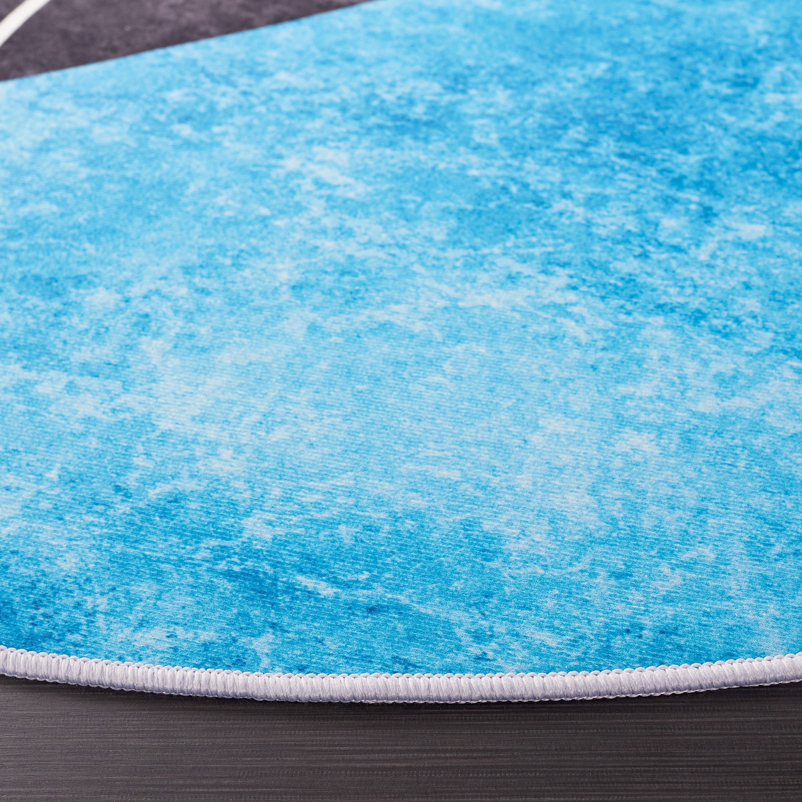Plush, low-profile pile and neat serged edge in vivid turquoise. || TAC837G-6R || detail_studio