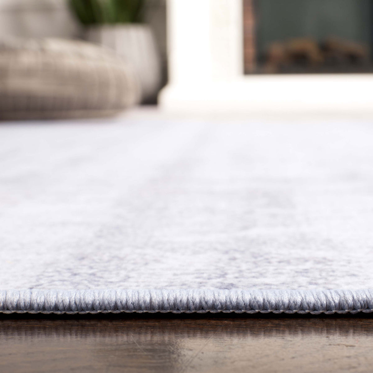 Low-profile edge and finely serged binding showcase a sleek, modern finish. || TAC857F-5 || detail_room