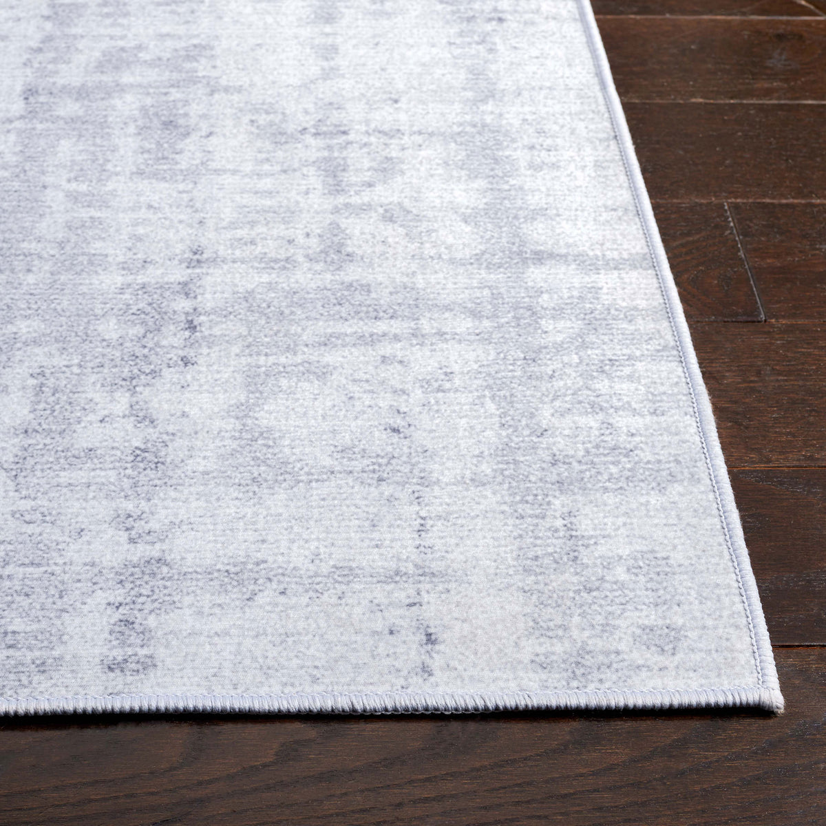 Tonal light gray pattern and neatly finished corner with smooth, low-pile surface. || TAC857F-5 || corner_room