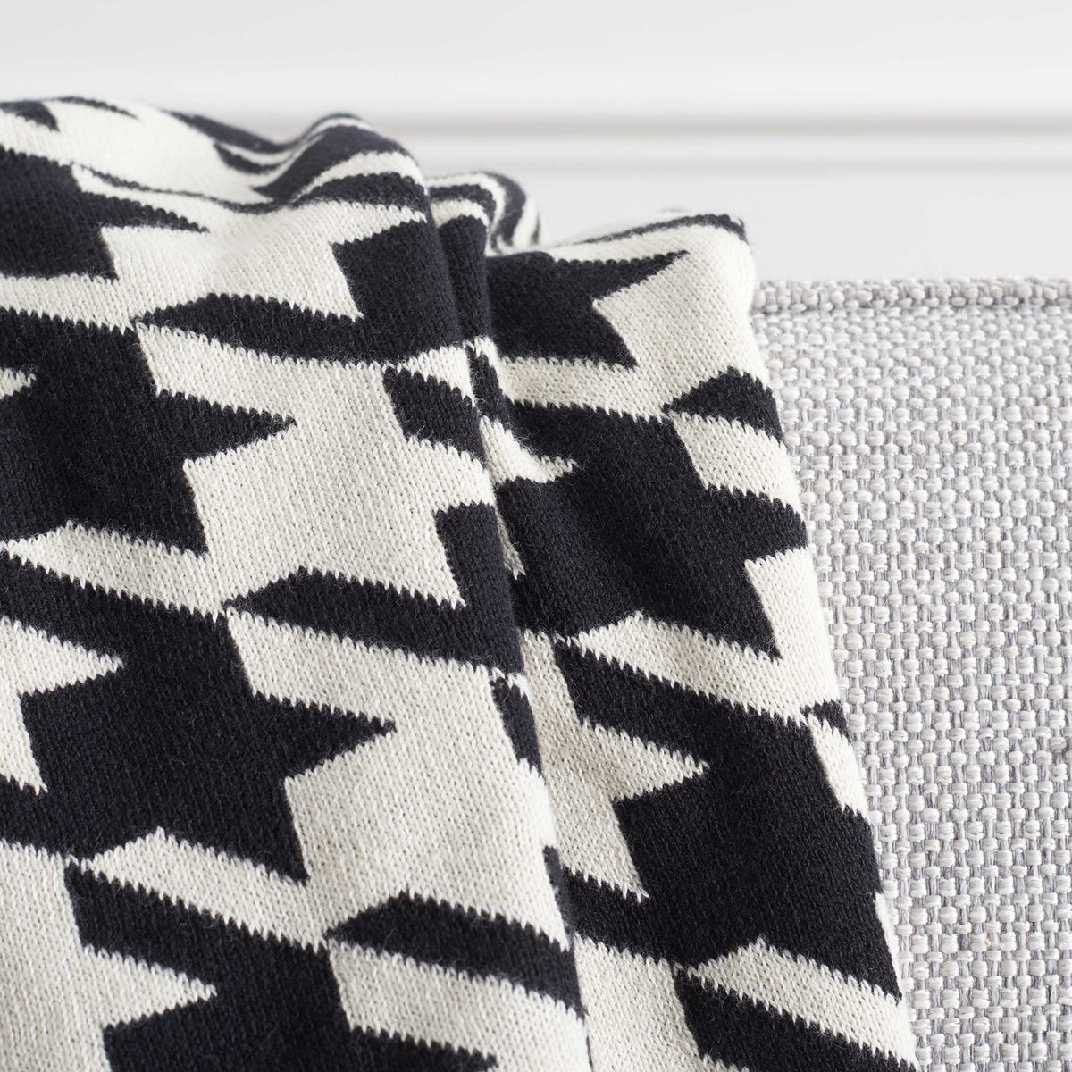 Soft cotton knit with crisp black and ivory geometric pattern || THR400A-5060 || detail_room