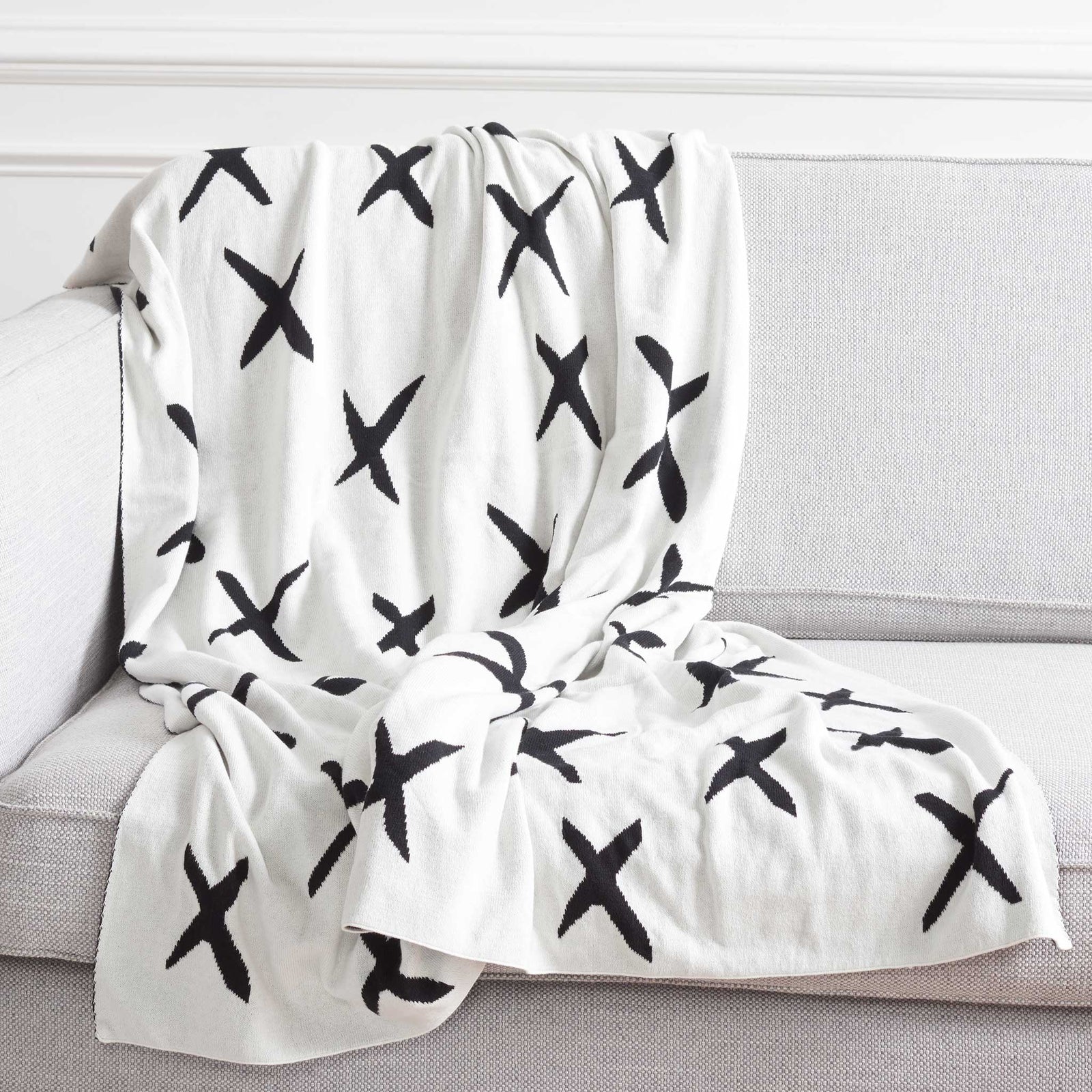 Generous, cozy throw showcases a playful X pattern that elevates modern decor || THR404A-5060 || back_room
