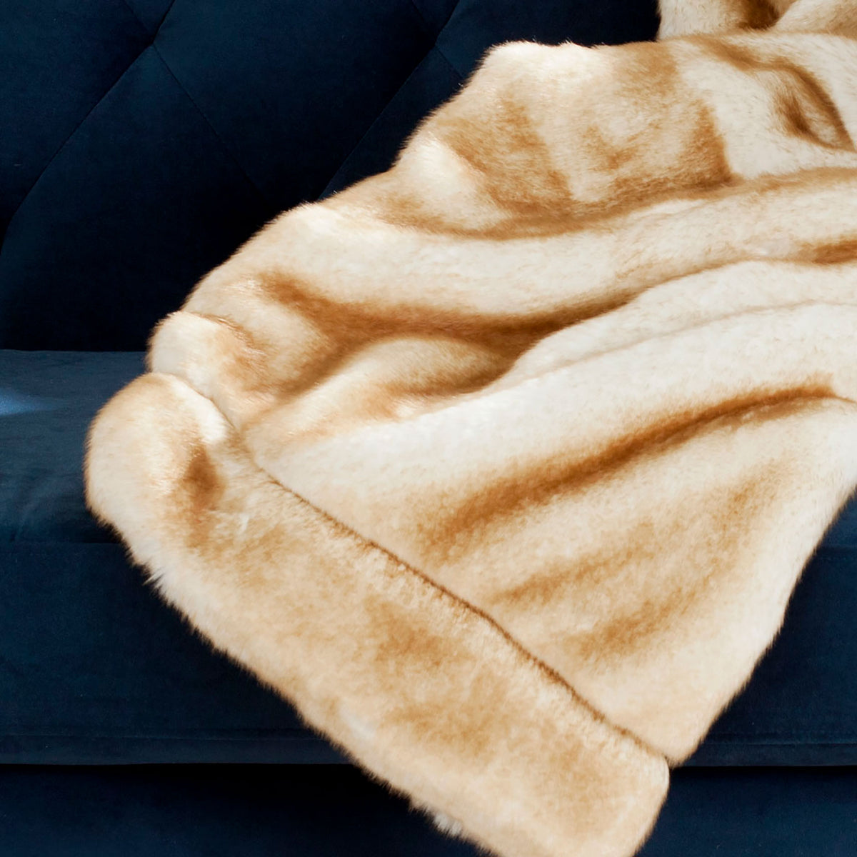 Cream and tan faux fur creates soft color variation across the throw. || THR702A-5060 || detail_room