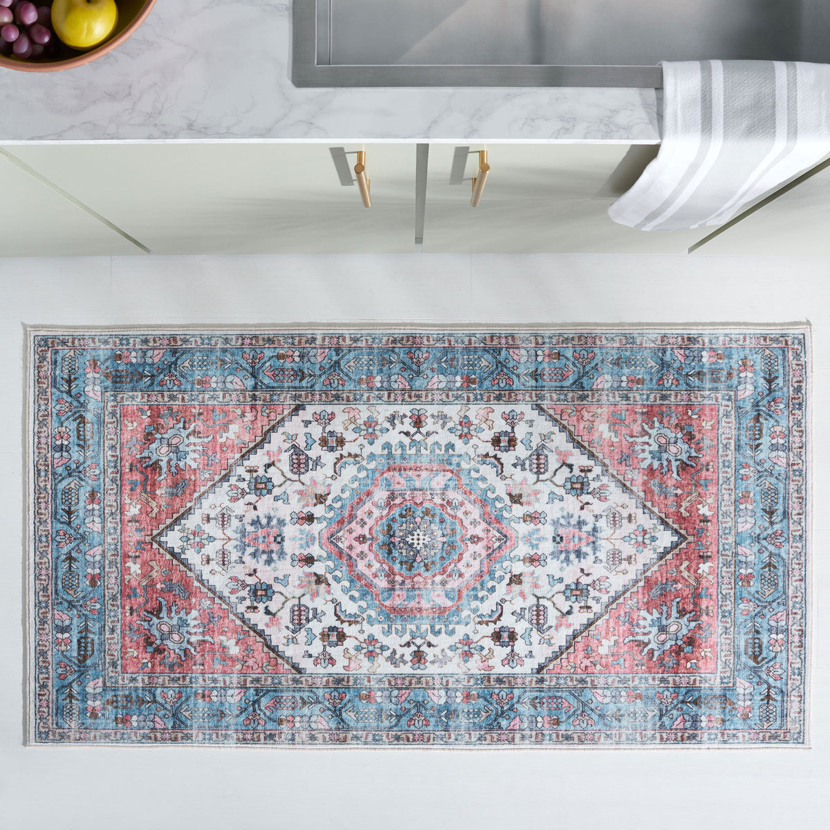 Compact accent rug adds lively color and pattern with a balanced medallion and border || WPR322K-3 || top_room