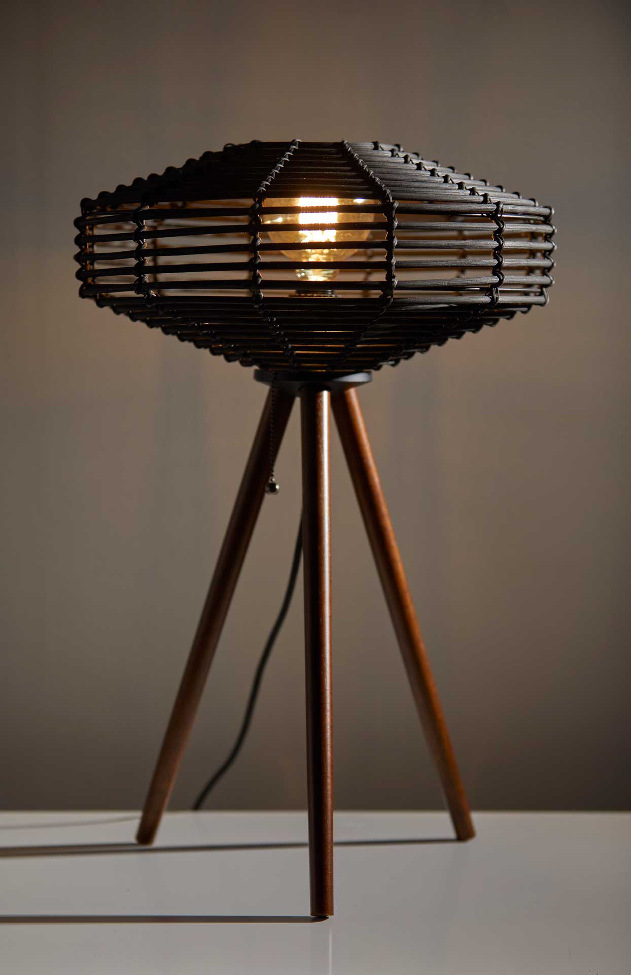 Kinston Table Lamp Black/Walnut