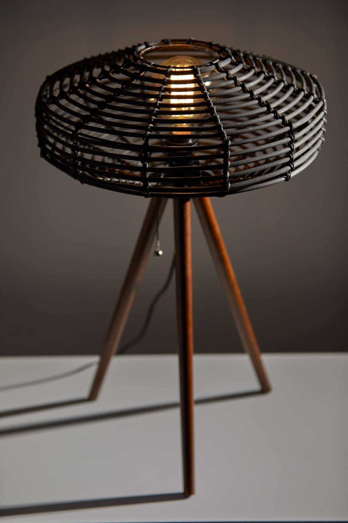 Kinston Table Lamp Black/Walnut