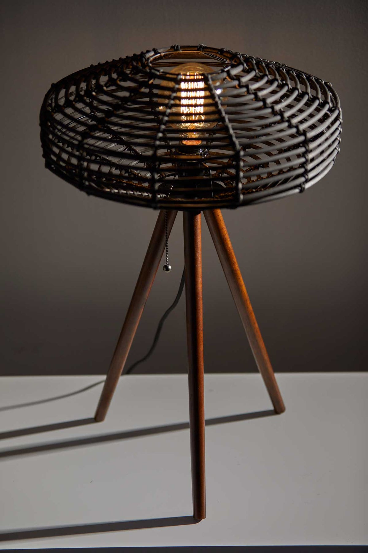 Kinston Table Lamp Black/Walnut