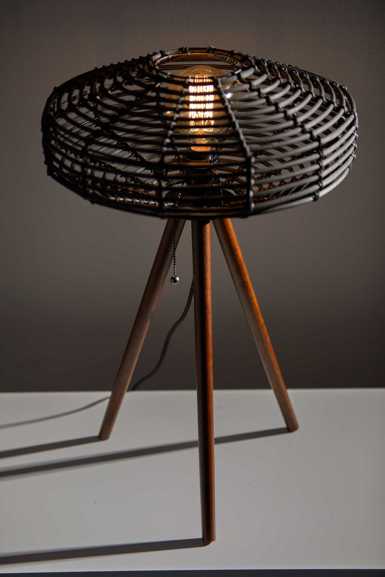 Kinston Table Lamp Black/Walnut