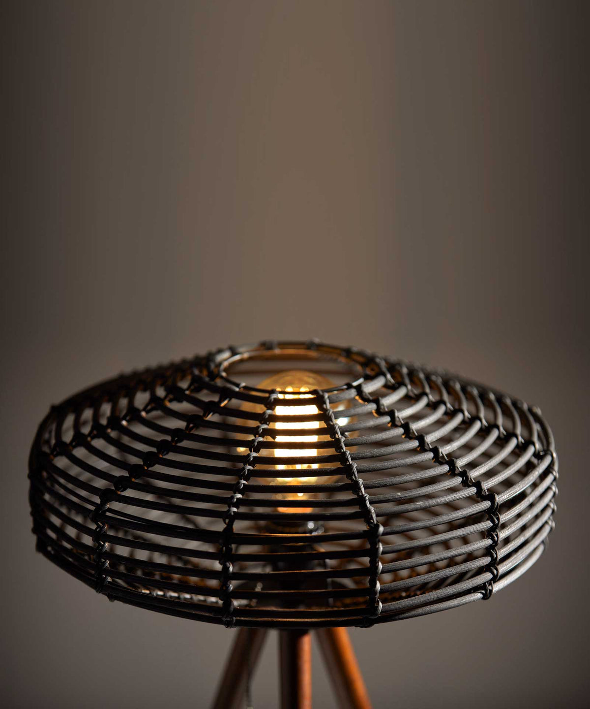 Kinston Table Lamp Black/Walnut