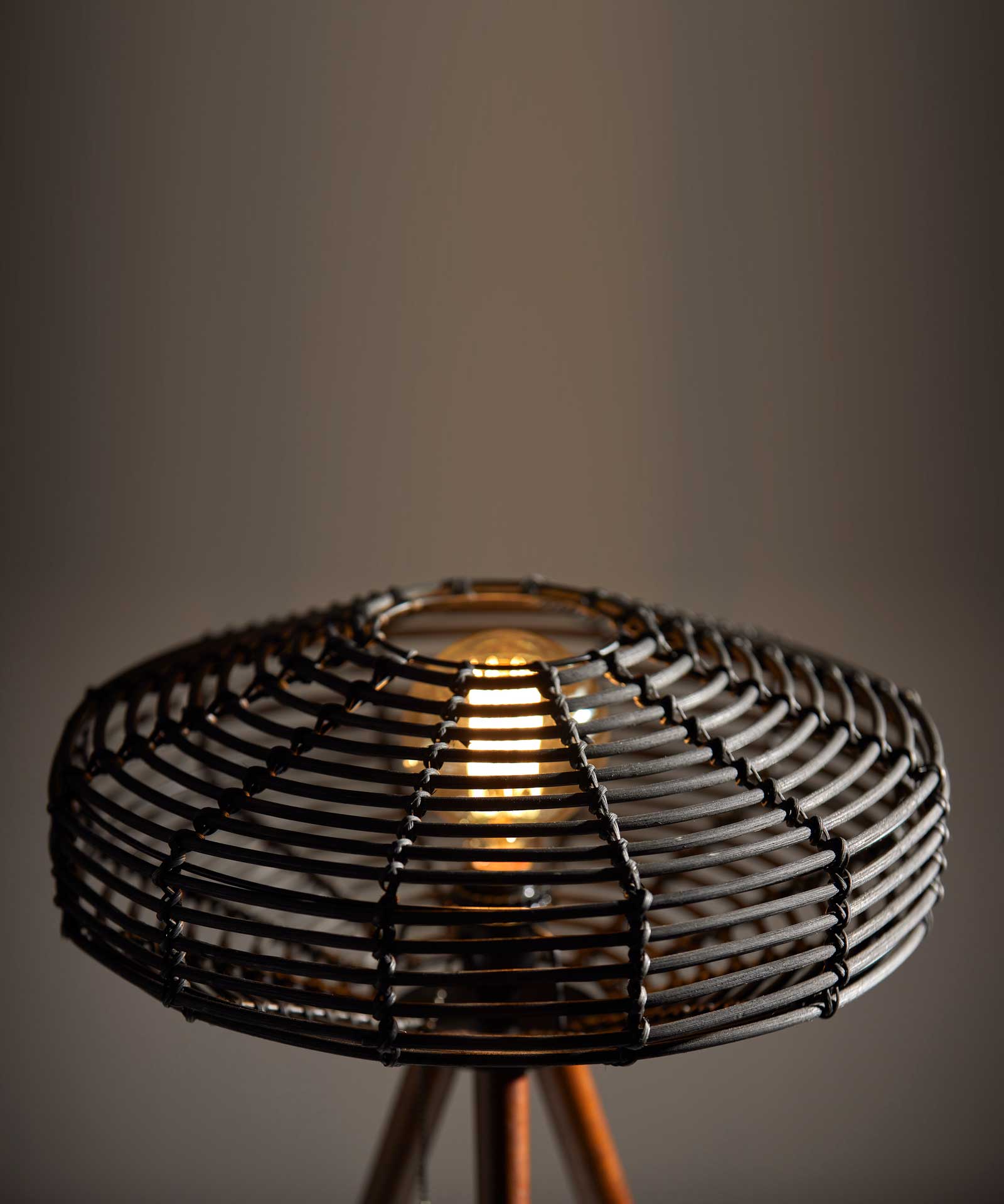 Kinston Table Lamp Black/Walnut