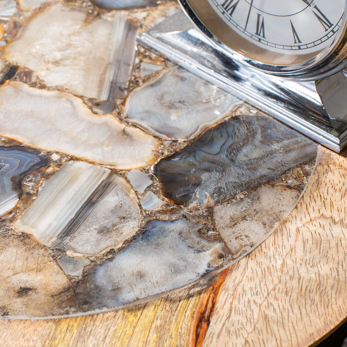 Gray and charcoal agate slices reveal organic bands and warm-toned seams within a natural wood border.