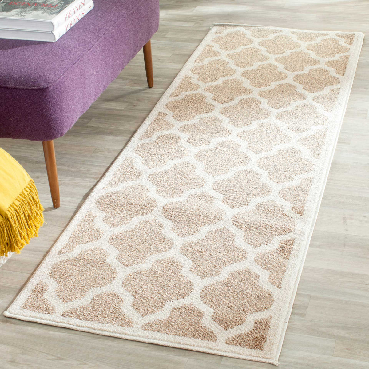 Warm wheat tones and a creamy beige lattice lend cozy appeal to this runner rug