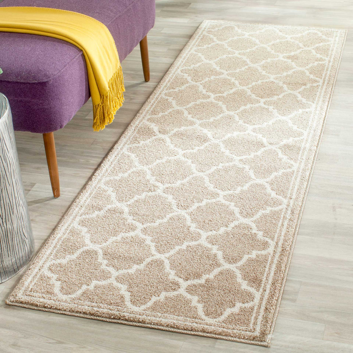 Subtle beige latticework gives this warm wheat runner a classic look with neatly finished edges