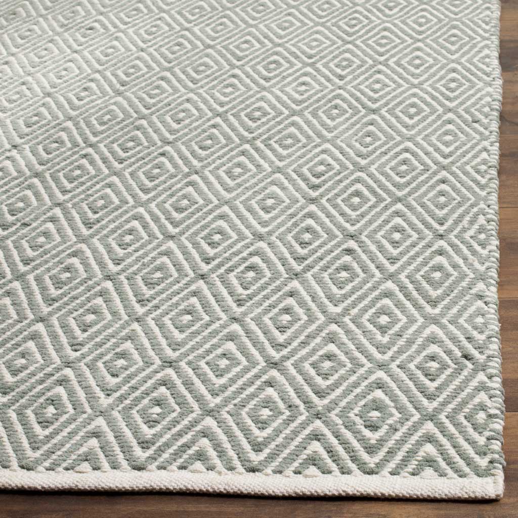 Gray and ivory diamonds meet neatly bound edges for a polished finish.