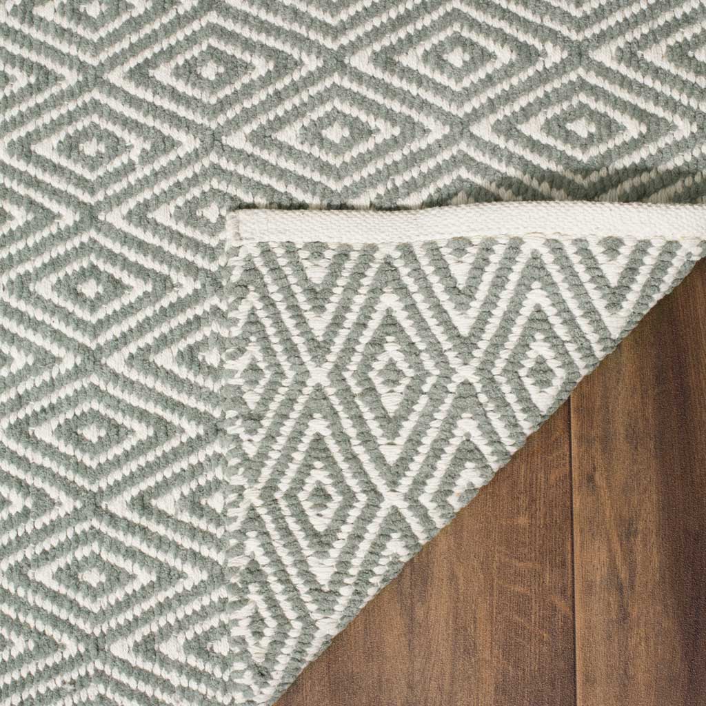 The woven reverse carries the gray diamond pattern beneath a finished edge.