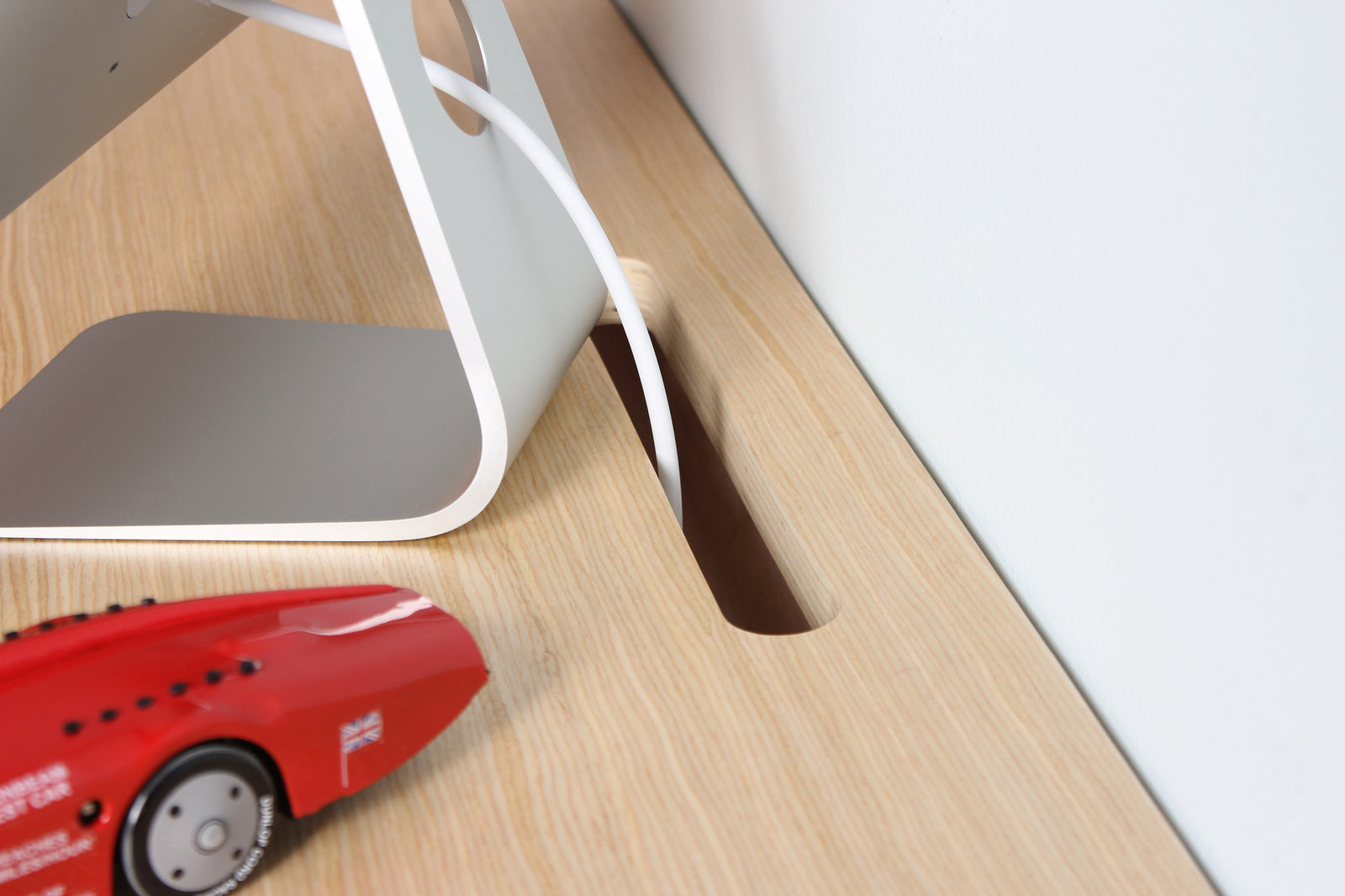 Minimal Wall Desk Rift Oak