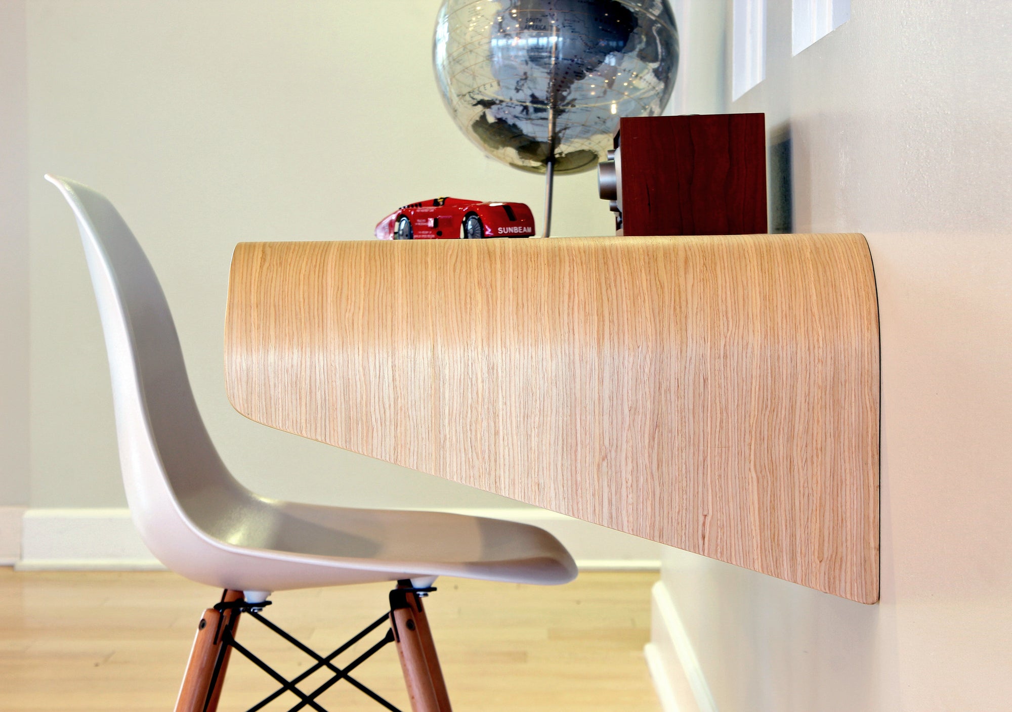 Minimal Wall Desk Rift Oak