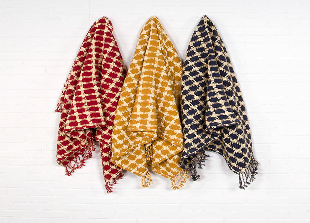 Cache Narcissus/Bright White Throw