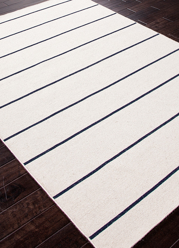 Coastal Shores Cape Cod Vanilla Ice/Medieval Blue Area Rug