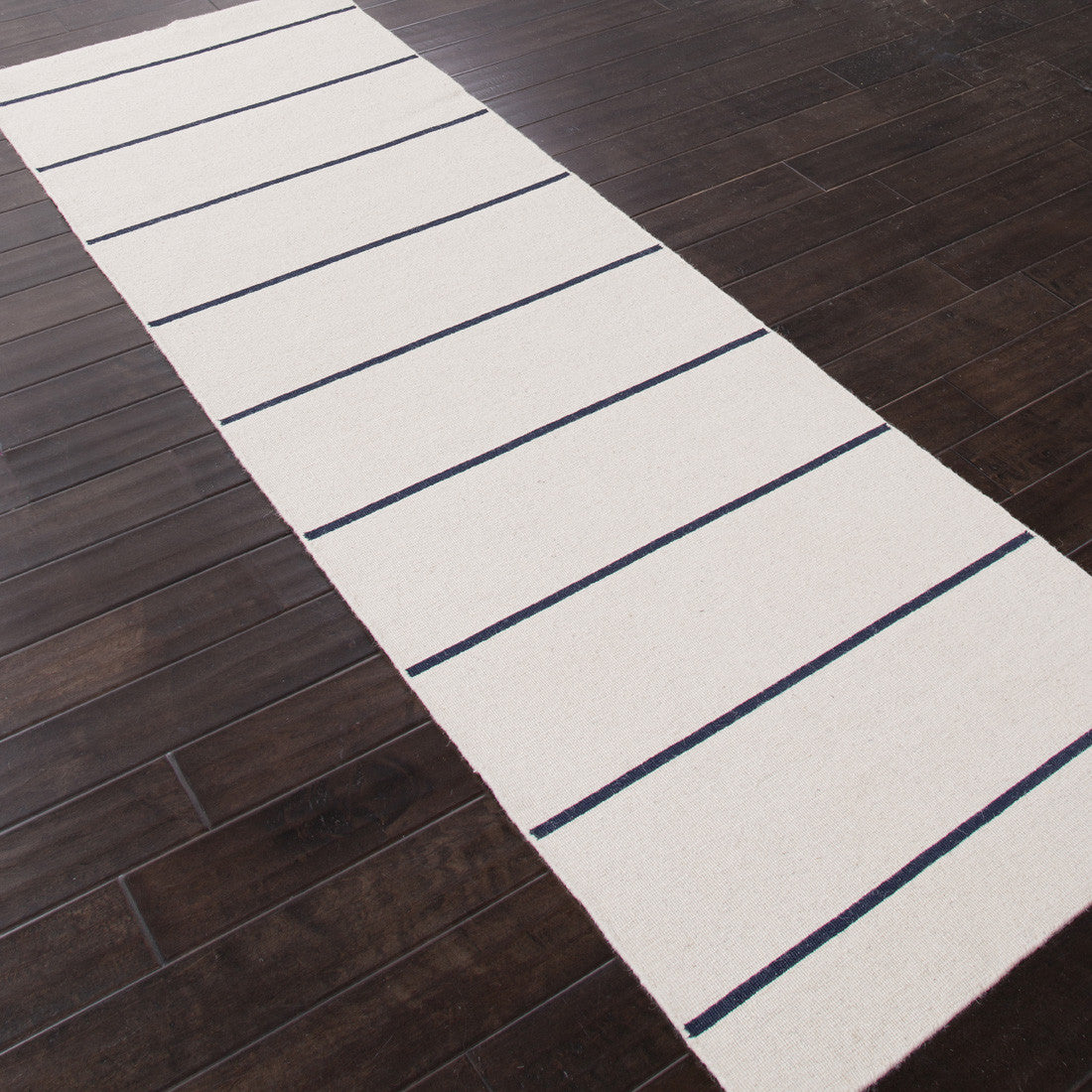 Coastal Shores Cape Cod Vanilla Ice/Medieval Blue Runner Rug