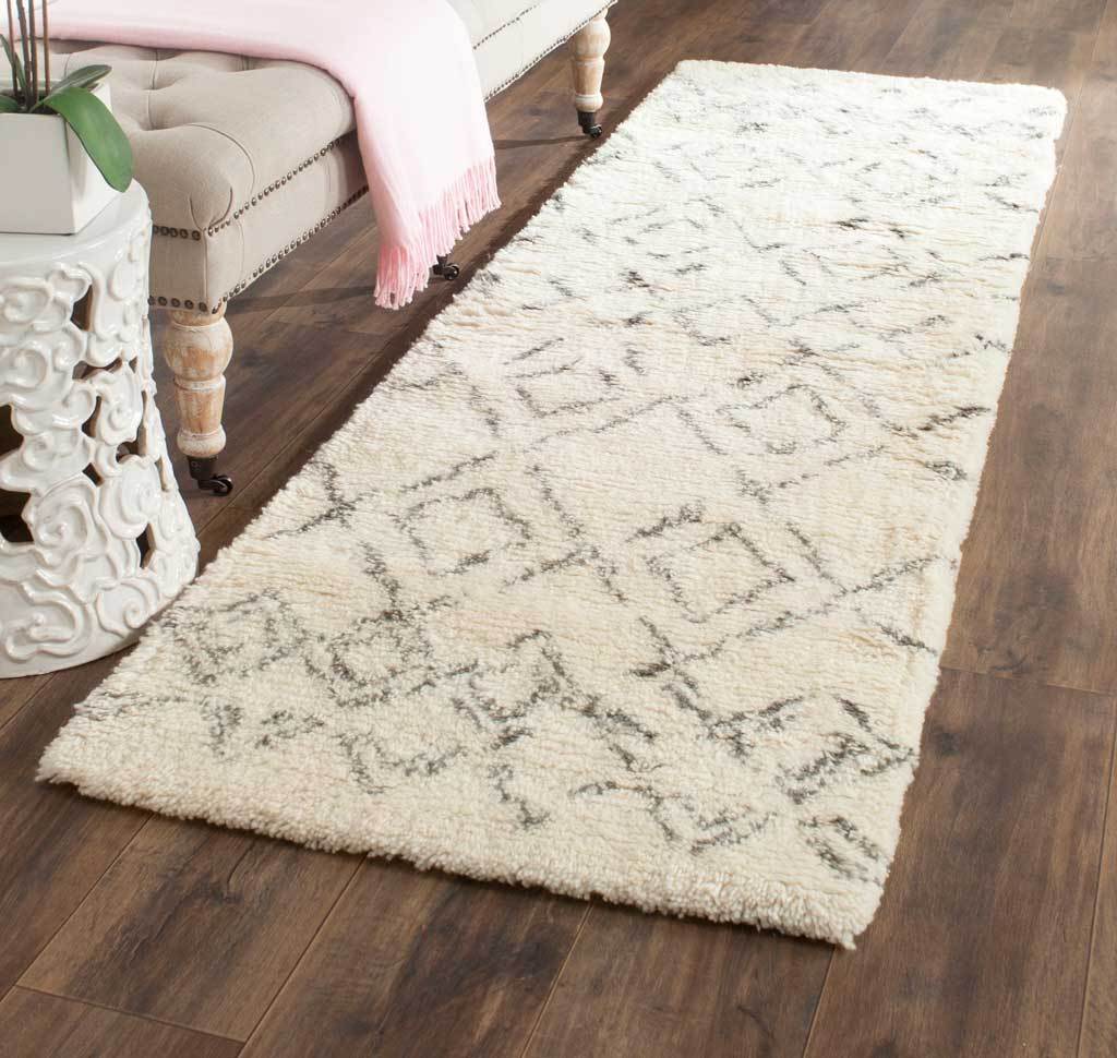 Plush ivory runner rug with soft gray diamond motifs and an inviting texture