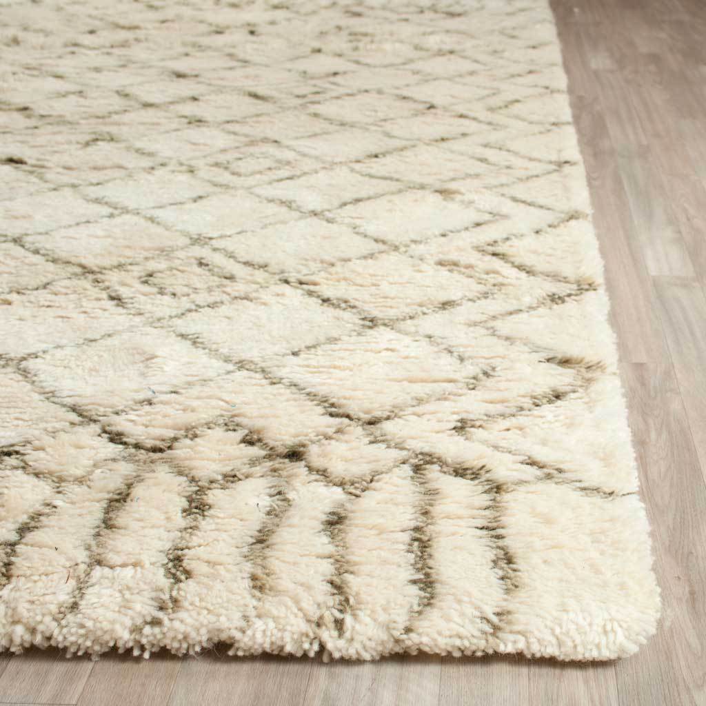 Dense ivory pile reveals muted green lines and a thick, soft corner