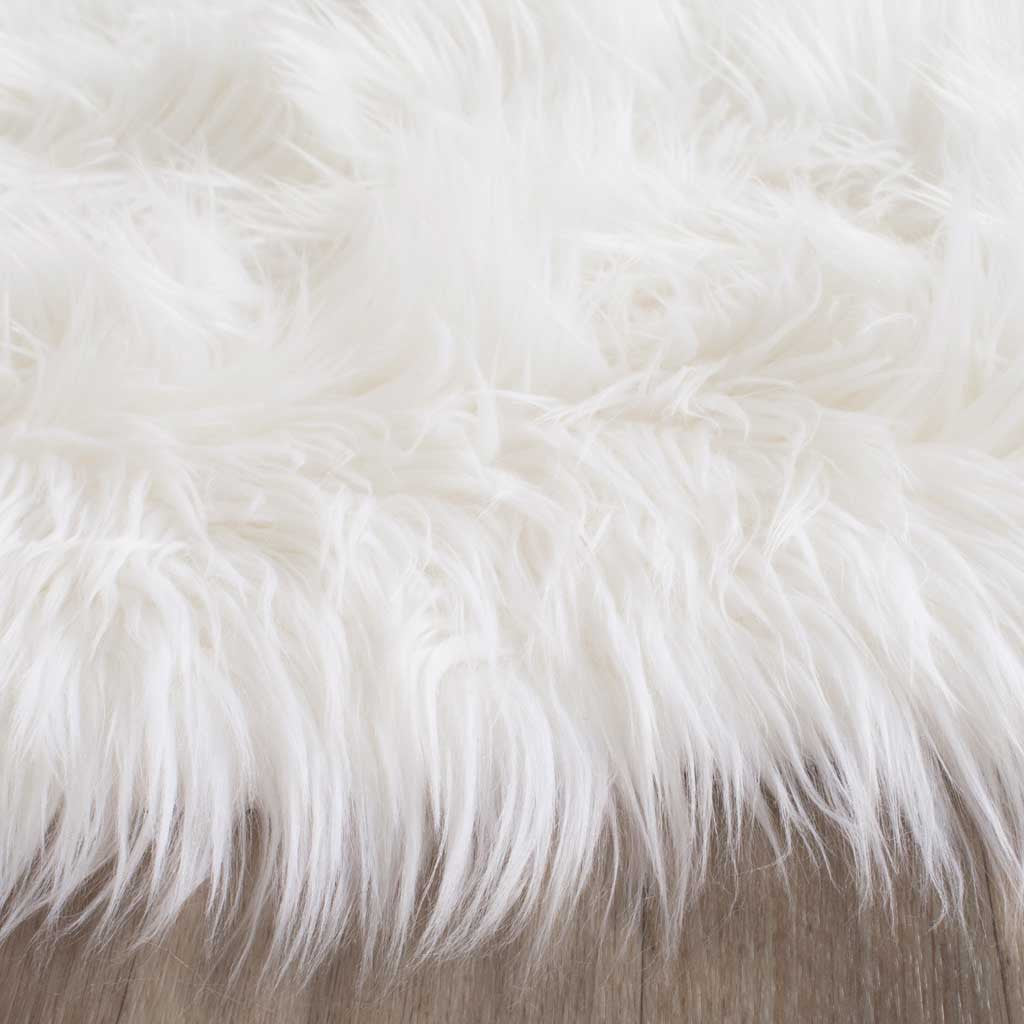 Long, silky ivory shag fibers spill over the edge for a soft, cloudlike finish