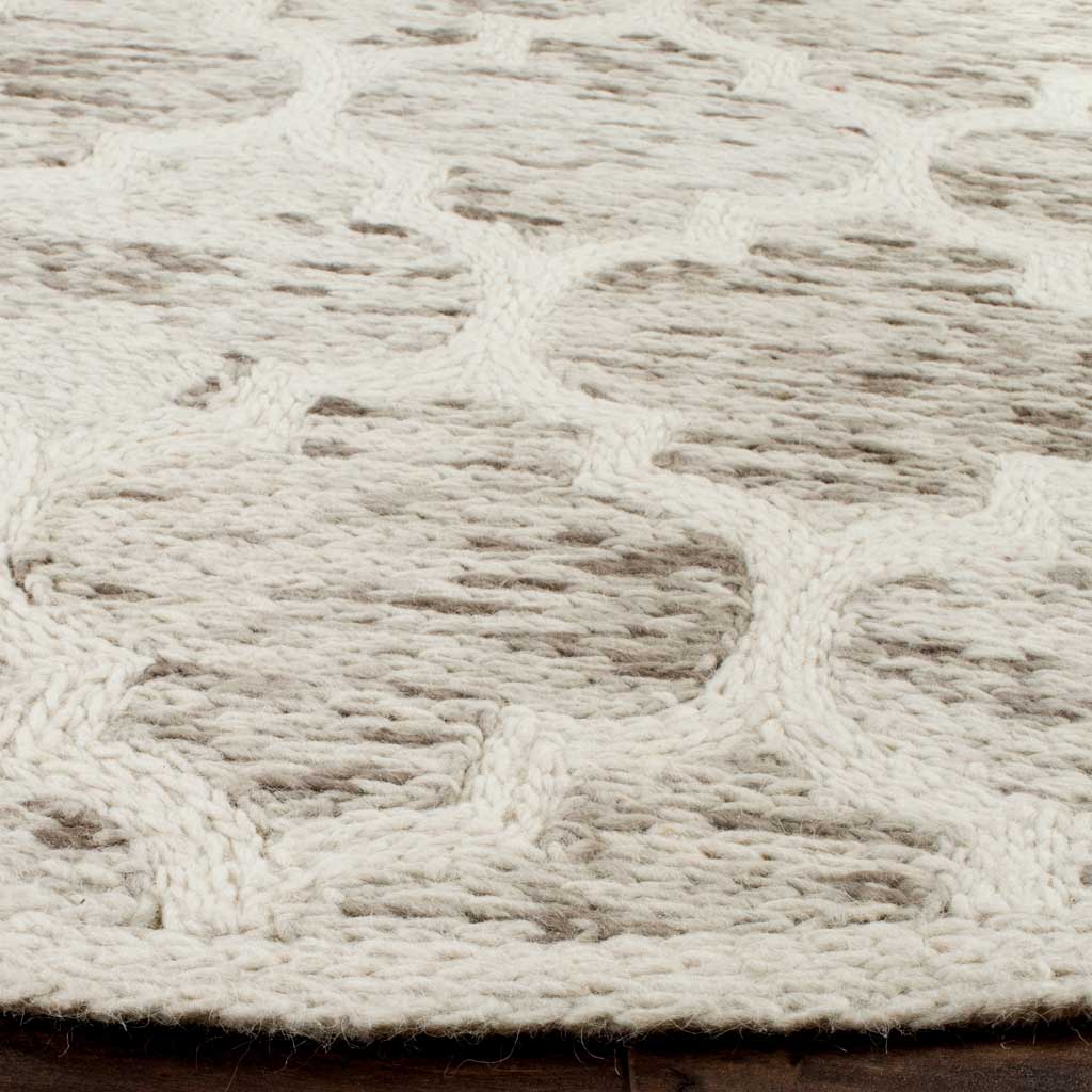 Raised ivory lines frame mottled gray wool motifs along a finished edge