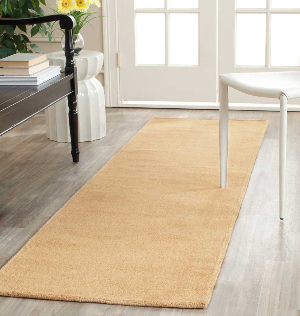 Light beige runner adds warmth and softness to a bright entryway.