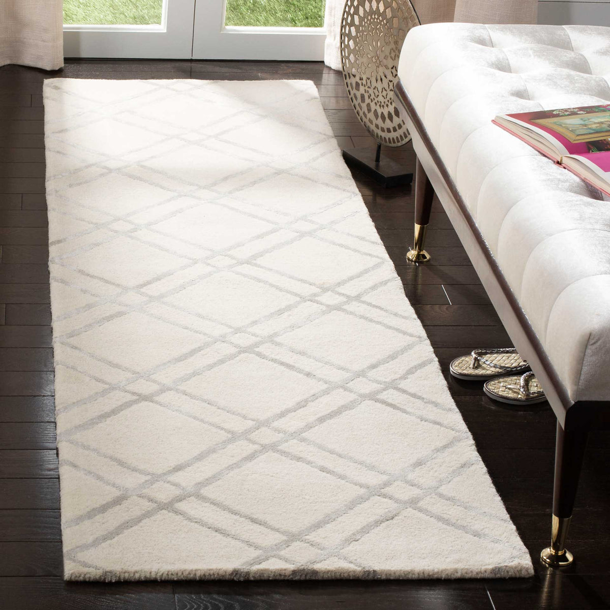 Plush ivory runner with a soft silver geometric lattice