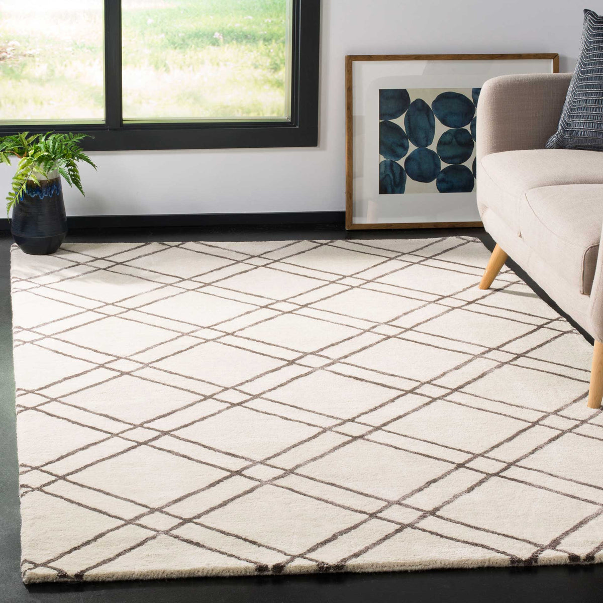 Ivory and dark gray diamond lattice adds contrast to a welcoming seating area