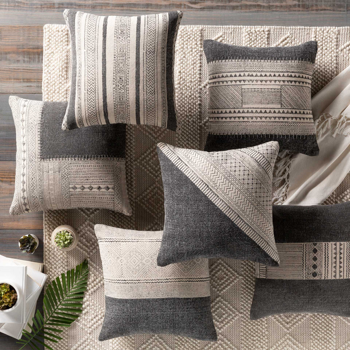 Lochlan Pillow Black/Cream