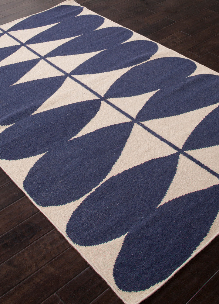 En Casa Petals Antique White/Deep Navy Area Rug