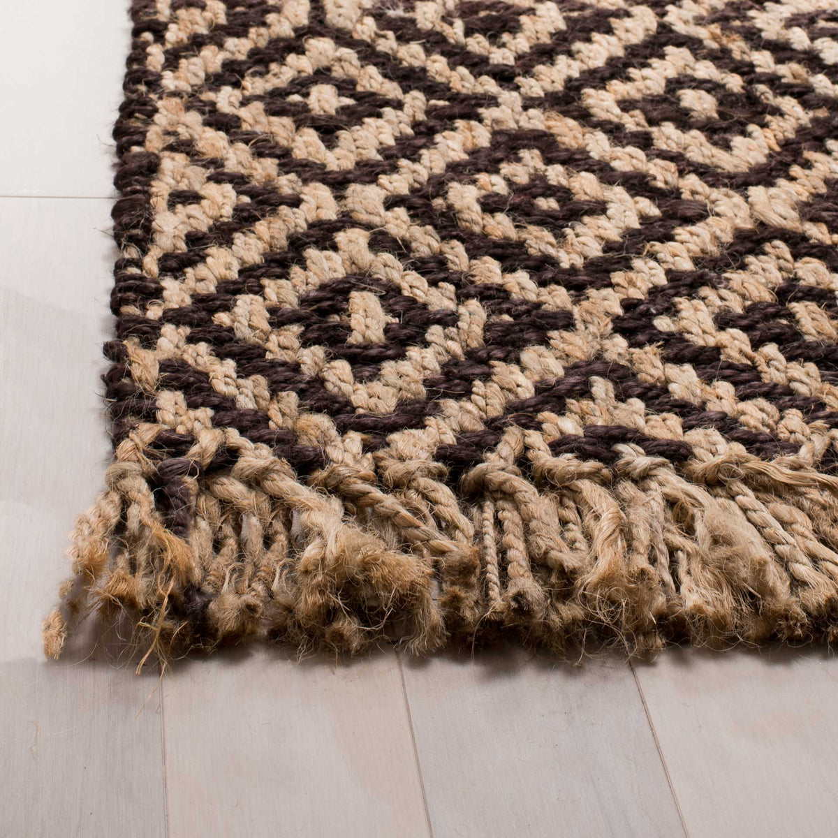 Chunky jute fibers form dark nested diamonds beside a thick, natural fringe.