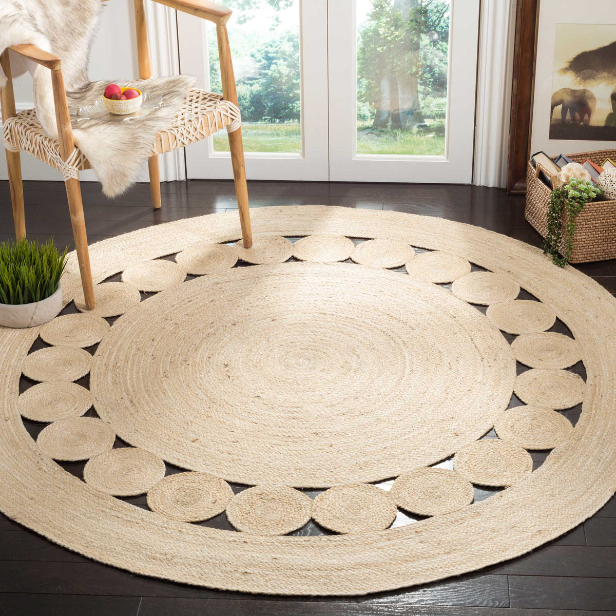 Creamy ivory jute and a ring of openwork medallions add sculptural softness underfoot.