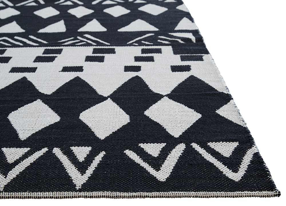 National Geographic Tiebele Black/White Area Rug