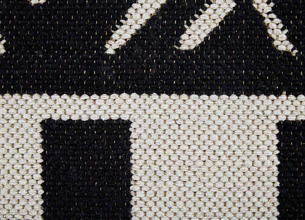 National Geographic Tiebele Black/White Area Rug