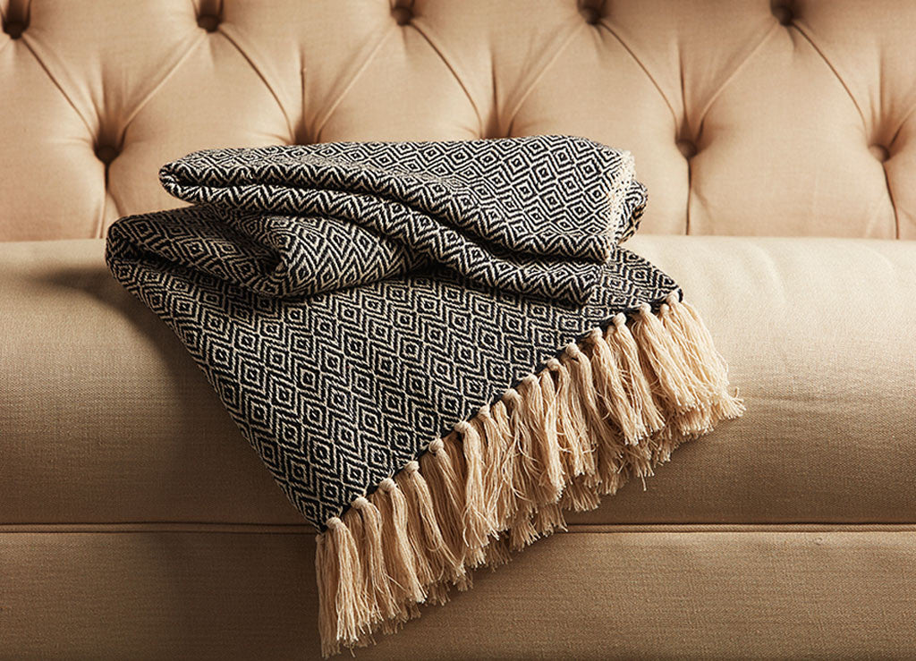 National Geographic Ng-27 Antique White/Raven Throw