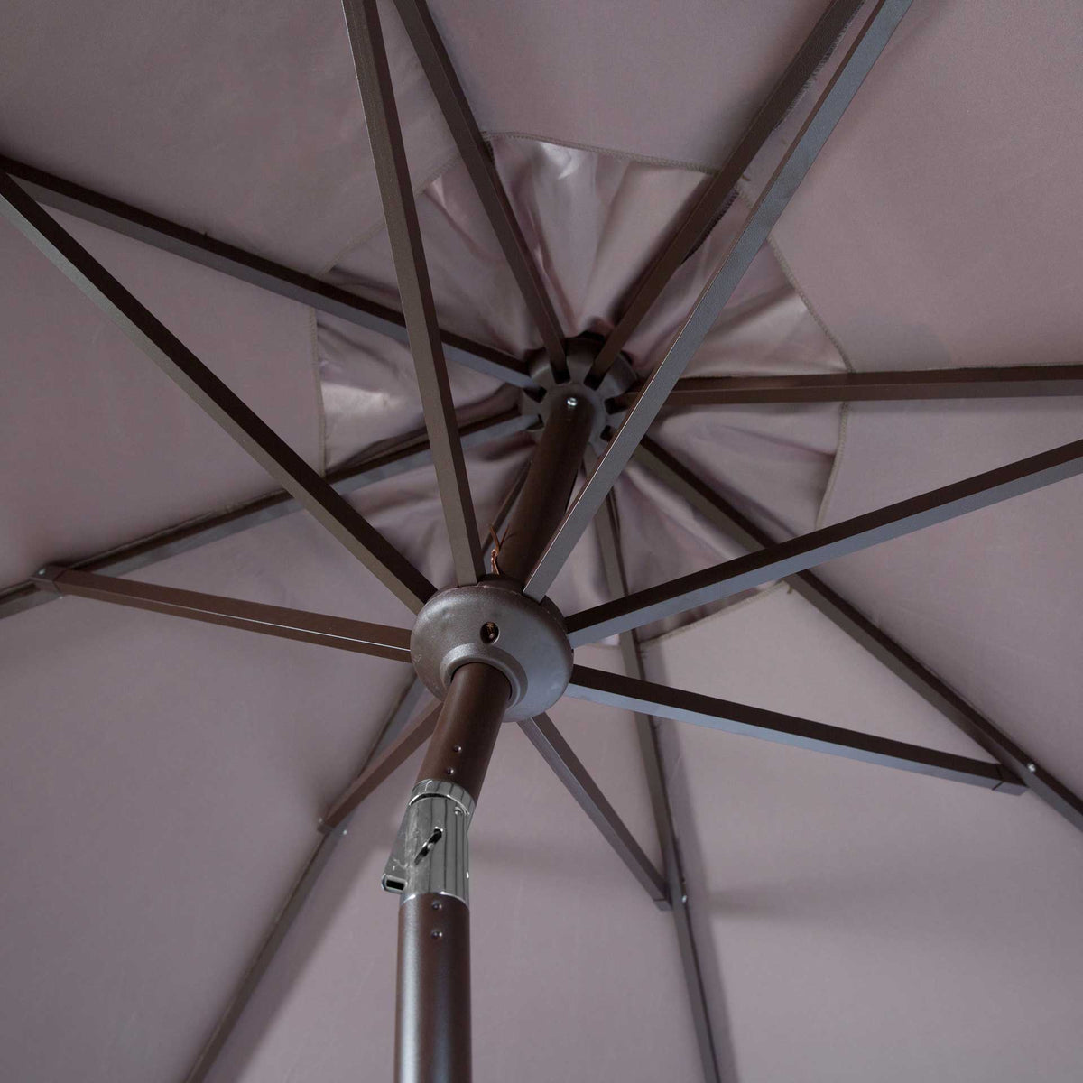 Dark radial ribs and a central hub reinforce the gray umbrella canopy