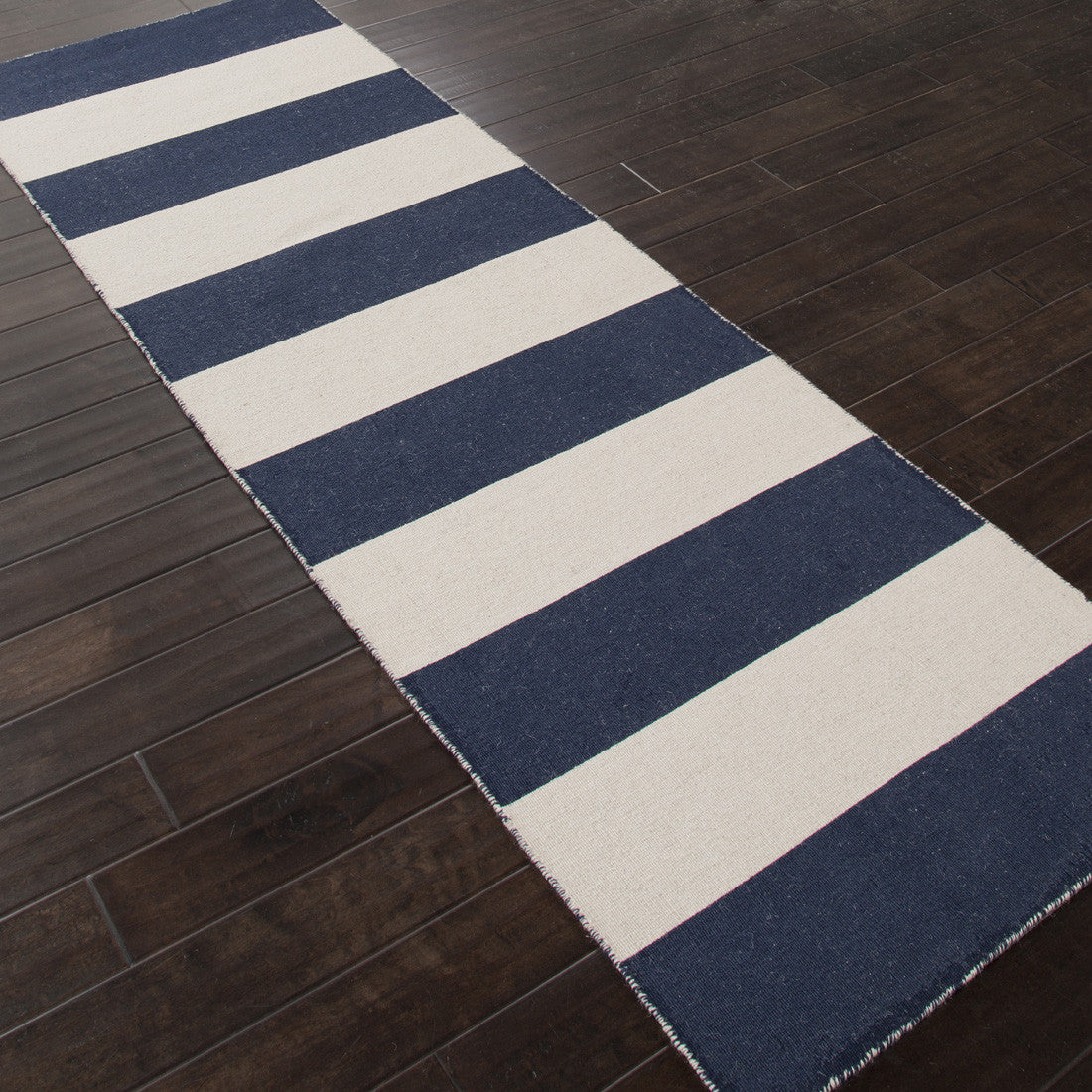 Pura Vida Tierra Medieval Blue/White Ice Runner Rug