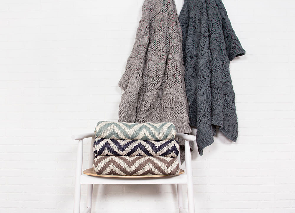 Serin Walnut/White Swan Throw