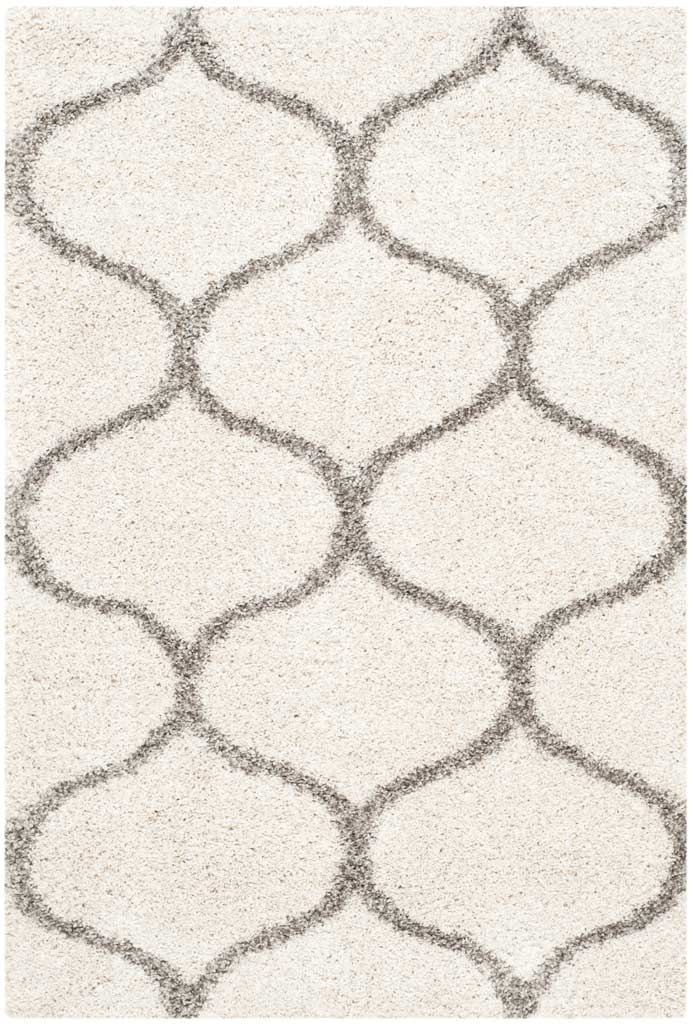 Ivory rectangular shag rug with a bold gray curved trellis
