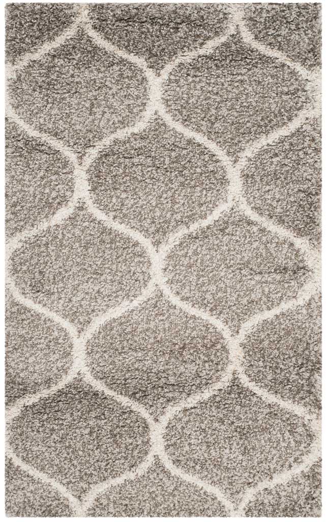 Compact gray rug with a broad ivory curved trellis