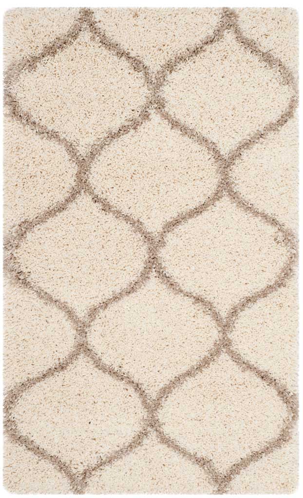 Ivory accent rug with a beige curved trellis and soft pile